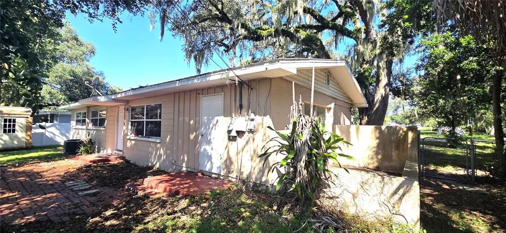 For Sale: $265,000 (3 beds, 2 baths, 1748 Square Feet)