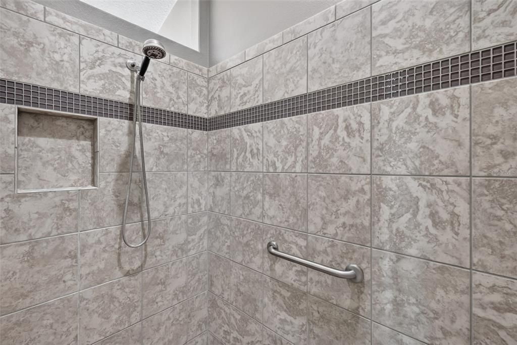 En Venta: $650,000 (3 camas, 2 baños, 2007 Pies cuadrados)