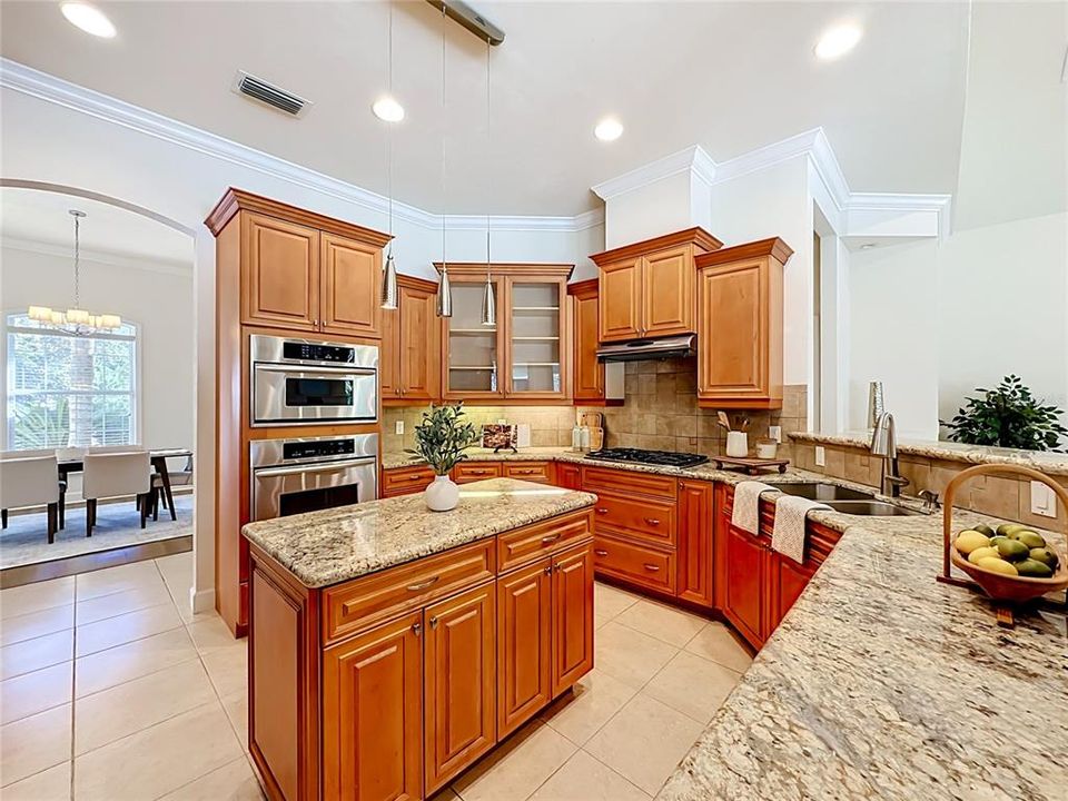En Venta: $799,999 (5 camas, 4 baños, 3351 Pies cuadrados)