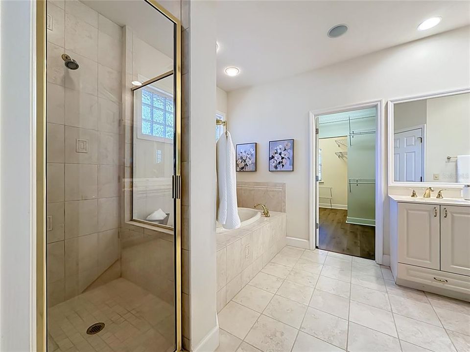 En Venta: $799,999 (5 camas, 4 baños, 3351 Pies cuadrados)