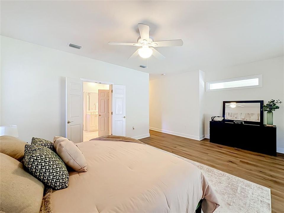 En Venta: $799,999 (5 camas, 4 baños, 3351 Pies cuadrados)