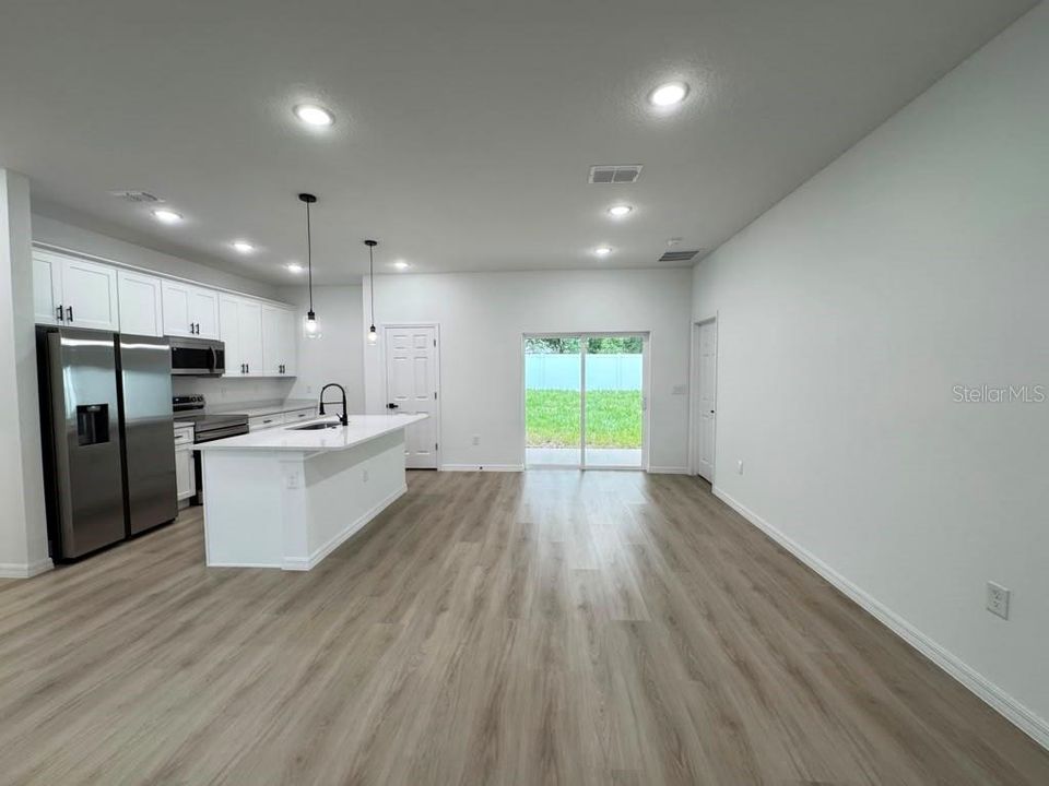 En Renta: $1,995 (4 camas, 2 baños, 1708 Pies cuadrados)