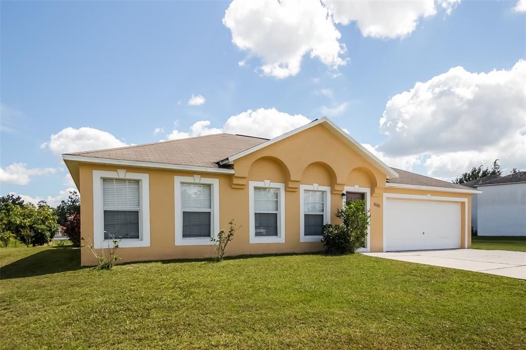 For Rent: $2,245 (4 beds, 2 baths, 2088 Square Feet)