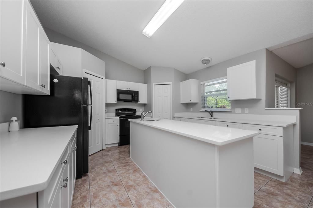 For Rent: $2,245 (4 beds, 2 baths, 2088 Square Feet)