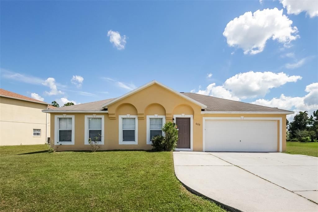 For Rent: $2,245 (4 beds, 2 baths, 2088 Square Feet)