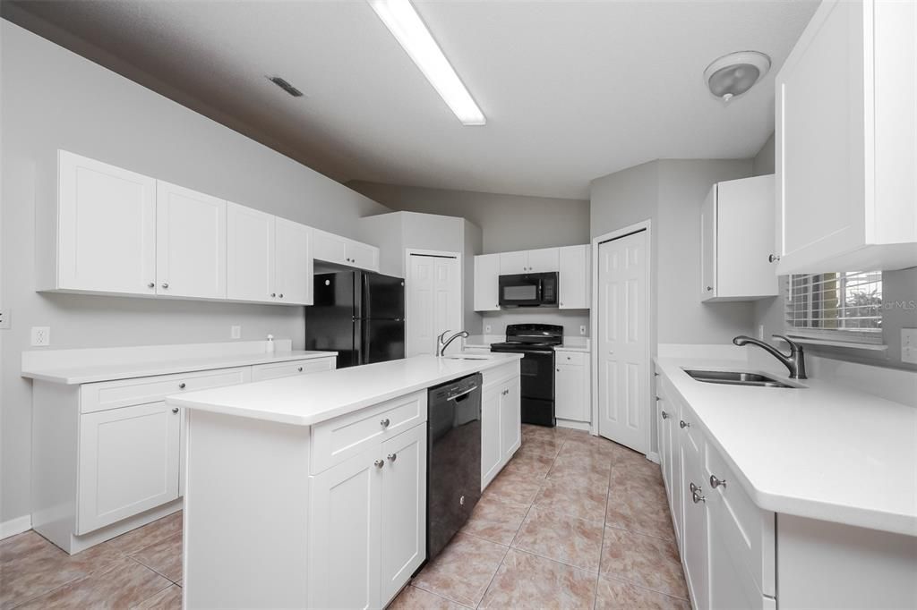 For Rent: $2,245 (4 beds, 2 baths, 2088 Square Feet)