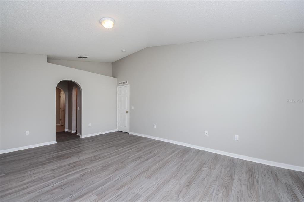 For Rent: $2,245 (4 beds, 2 baths, 2088 Square Feet)