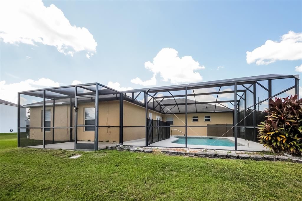 For Rent: $2,245 (4 beds, 2 baths, 2088 Square Feet)