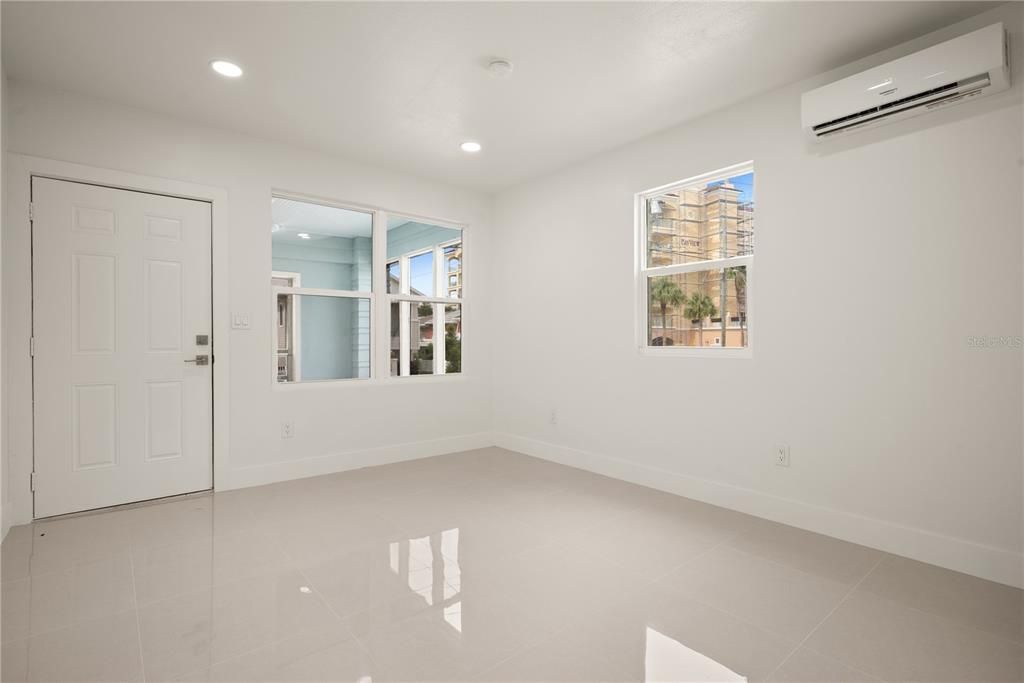 For Rent: $1,595 (1 beds, 1 baths, 525 Square Feet)