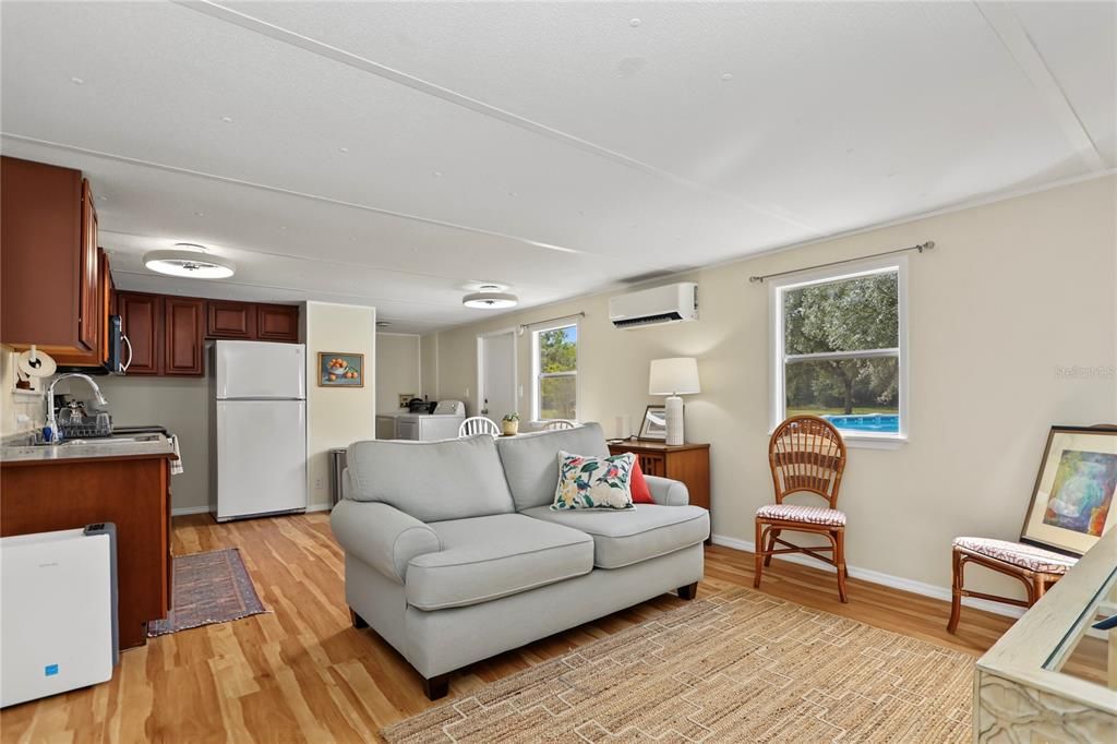 For Sale: $173,000 (2 beds, 1 baths, 644 Square Feet)
