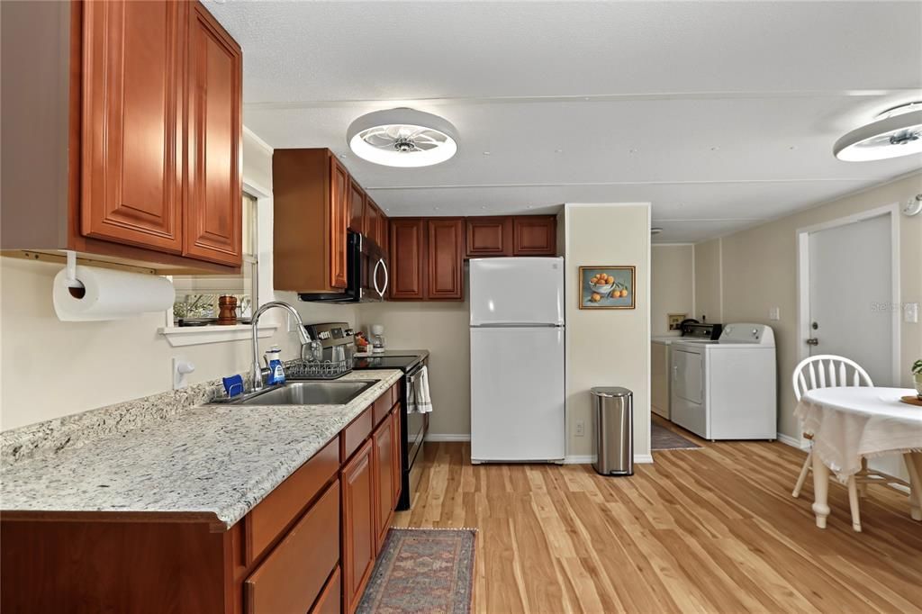 For Sale: $173,000 (2 beds, 1 baths, 644 Square Feet)