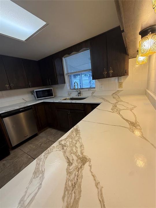 For Rent: $1,950 (4 beds, 2 baths, 1547 Square Feet)