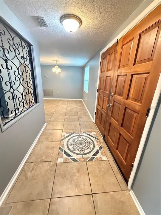 For Rent: $1,950 (4 beds, 2 baths, 1547 Square Feet)