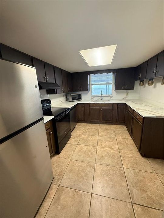 For Rent: $1,950 (4 beds, 2 baths, 1547 Square Feet)