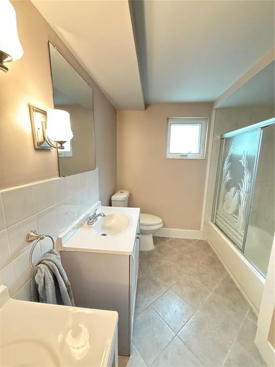 For Rent: $1,950 (4 beds, 2 baths, 1547 Square Feet)
