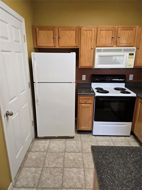 For Sale: $142,000 (1 beds, 1 baths, 750 Square Feet)