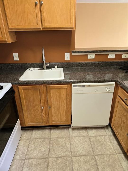 For Sale: $142,000 (1 beds, 1 baths, 750 Square Feet)