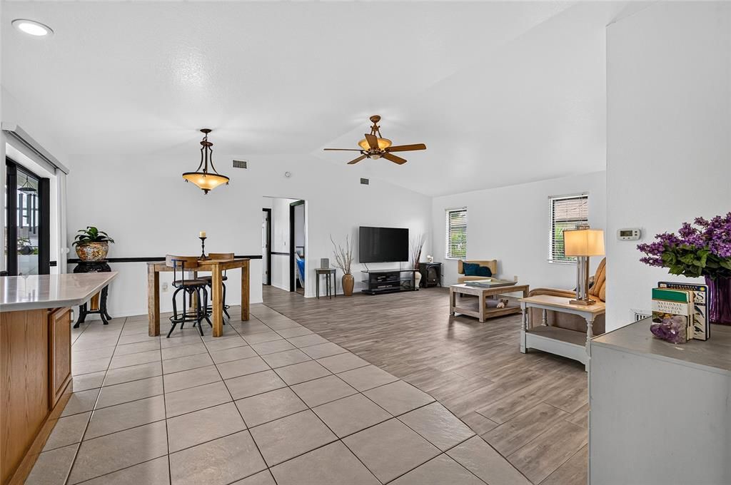 En Venta: $349,000 (3 camas, 2 baños, 1881 Pies cuadrados)