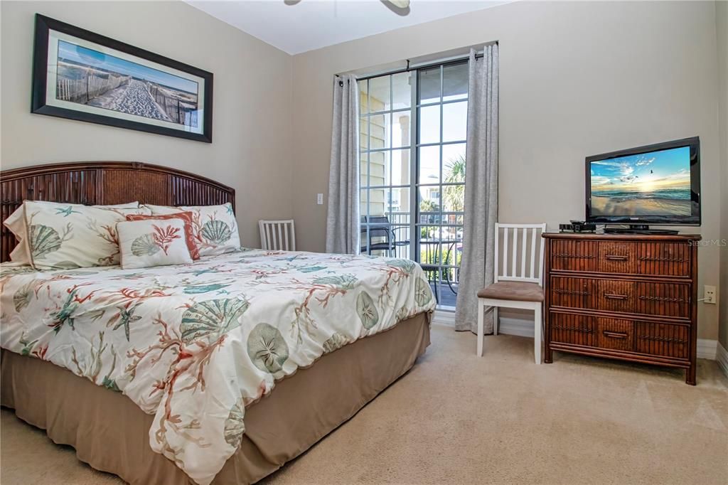 For Sale: $439,900 (3 beds, 3 baths, 1417 Square Feet)
