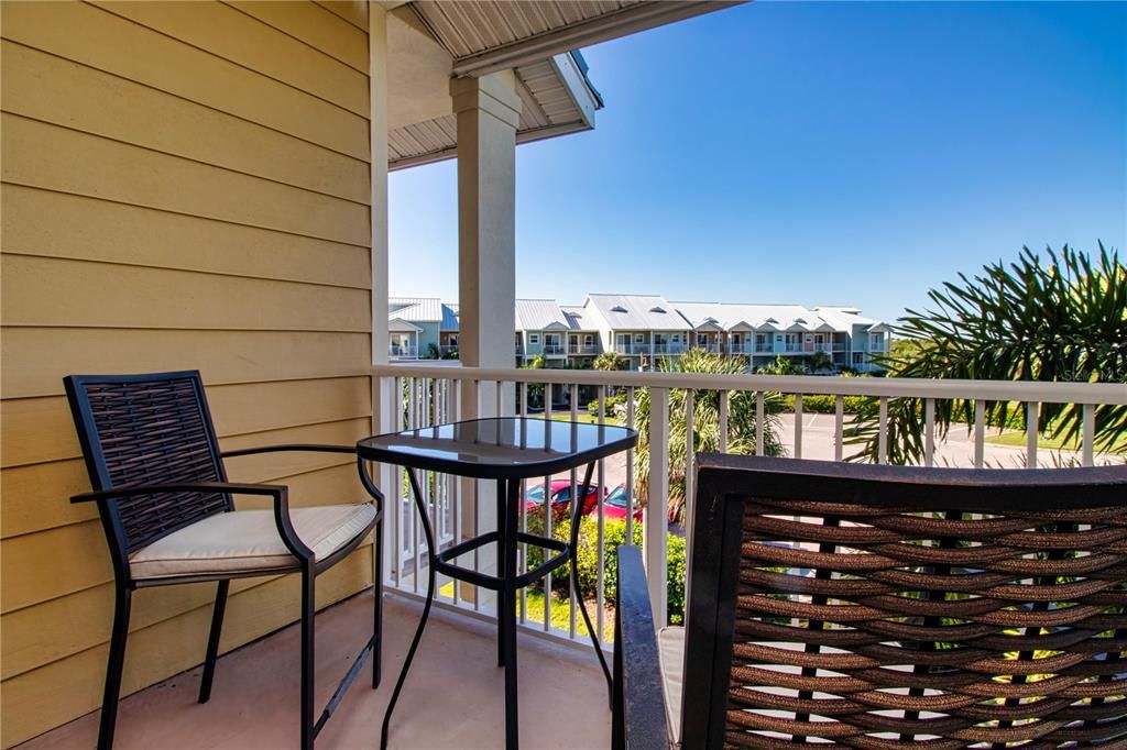 For Sale: $439,900 (3 beds, 3 baths, 1417 Square Feet)