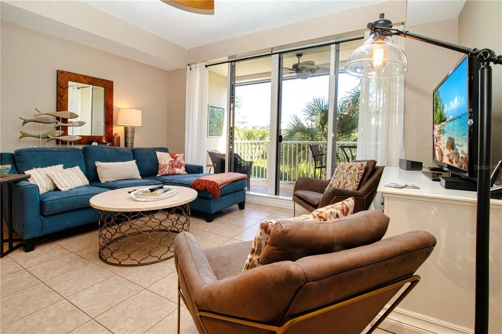 For Sale: $439,900 (3 beds, 3 baths, 1417 Square Feet)