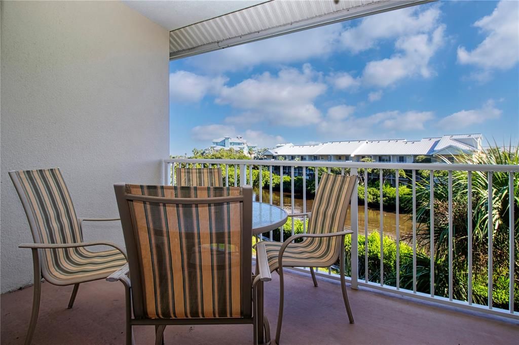 For Sale: $439,900 (3 beds, 3 baths, 1417 Square Feet)
