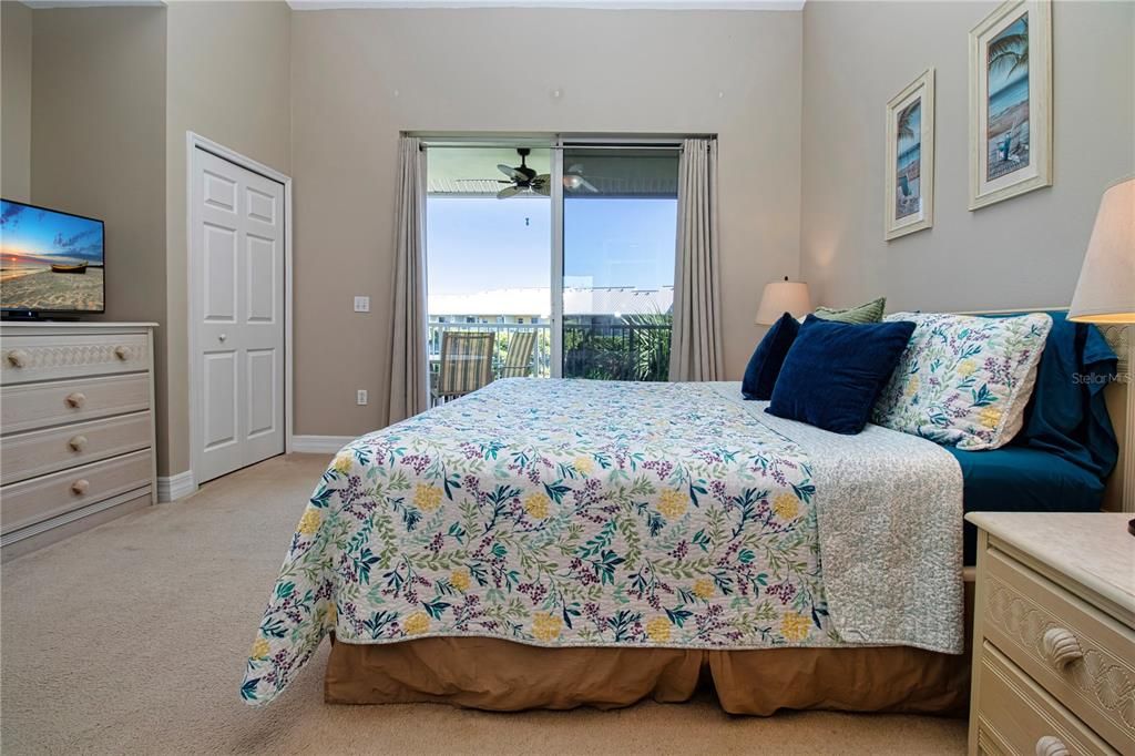 For Sale: $439,900 (3 beds, 3 baths, 1417 Square Feet)
