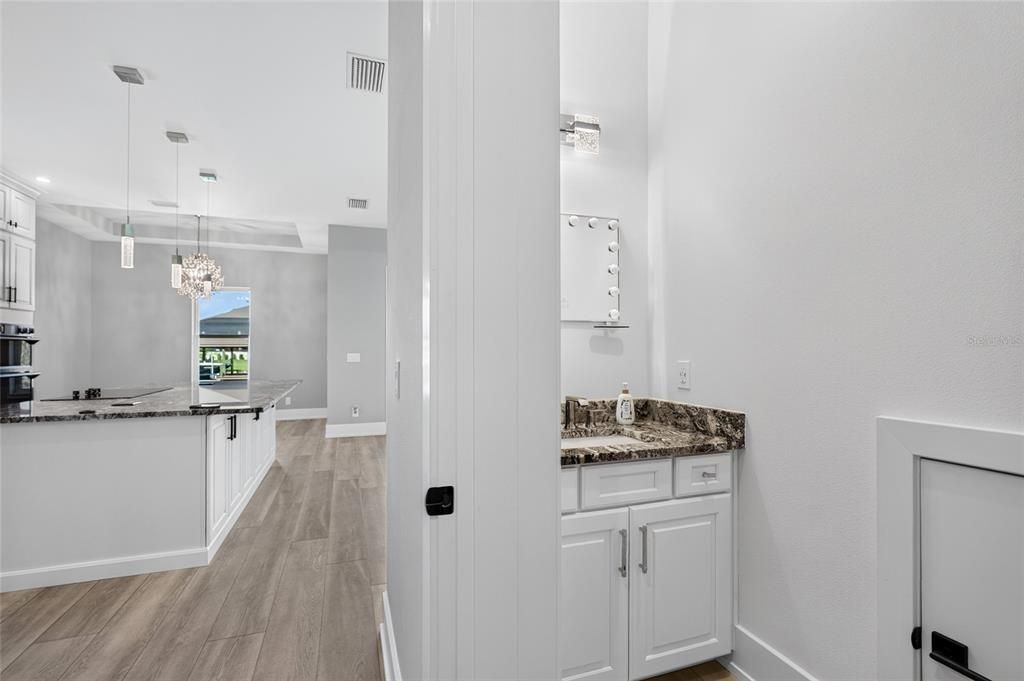 En Venta: $1,100,000 (3 camas, 3 baños, 2511 Pies cuadrados)