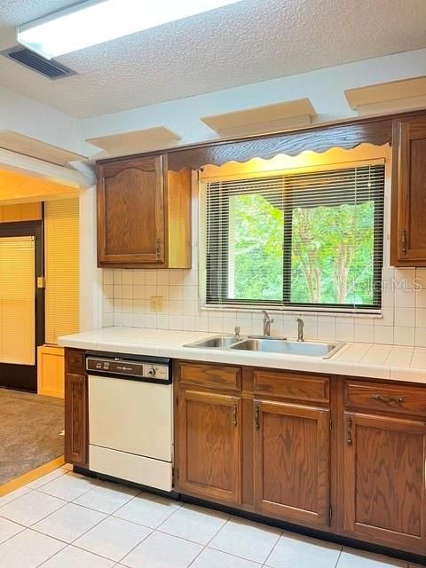 В аренду: $1,450 (2 спален, 2 ванн, 1049 Квадратных фут)