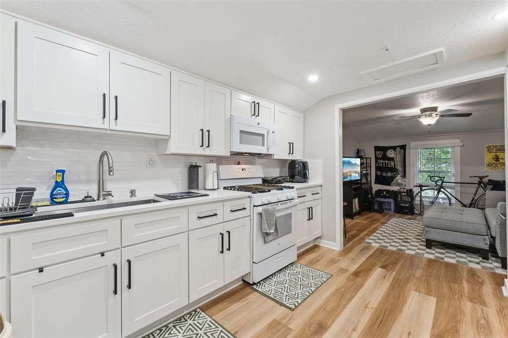 En Venta: $795,000 (5 camas, 0 baños, 2375 Pies cuadrados)