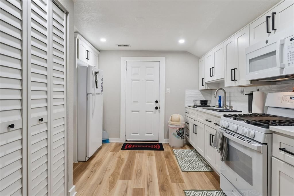 En Venta: $795,000 (5 camas, 0 baños, 2375 Pies cuadrados)