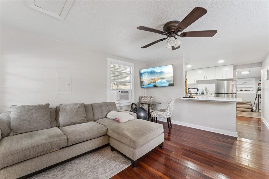 En Venta: $795,000 (5 camas, 0 baños, 2375 Pies cuadrados)