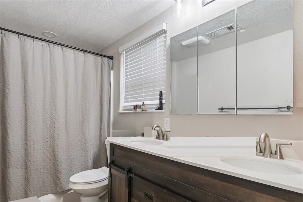 En Venta: $795,000 (5 camas, 0 baños, 2375 Pies cuadrados)