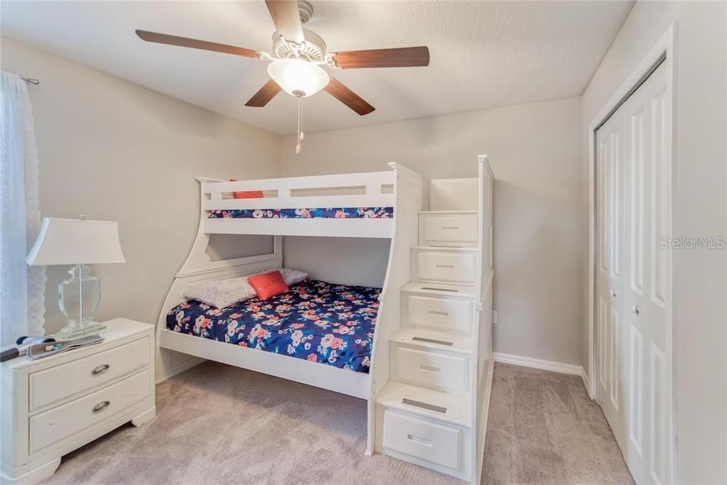 В аренду: $2,575 (5 спален, 2 ванн, 2415 Квадратных фут)
