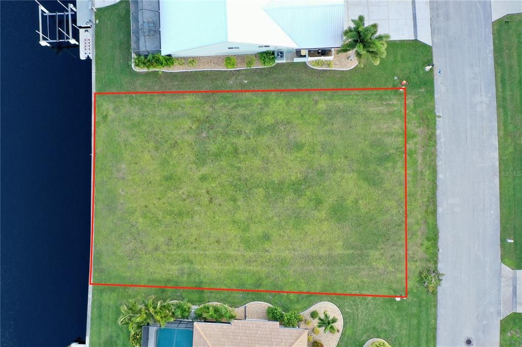 На продажу: $245,000 (0.22 acres)