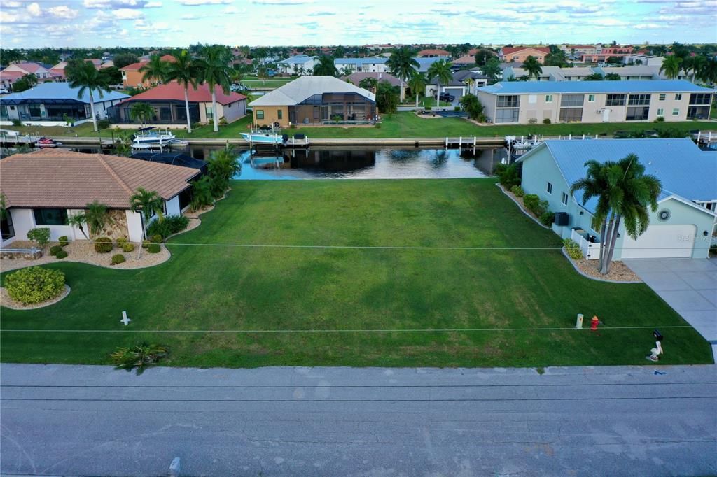 На продажу: $245,000 (0.22 acres)