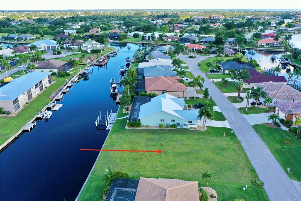 На продажу: $245,000 (0.22 acres)
