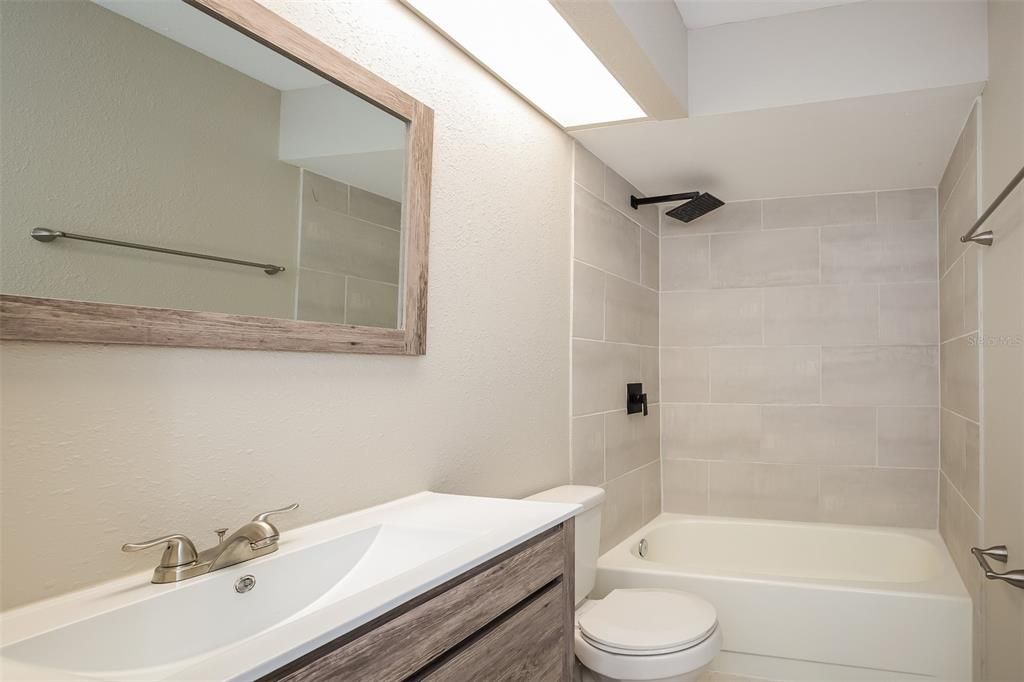 В аренду: $1,680 (4 спален, 2 ванн, 1201 Квадратных фут)