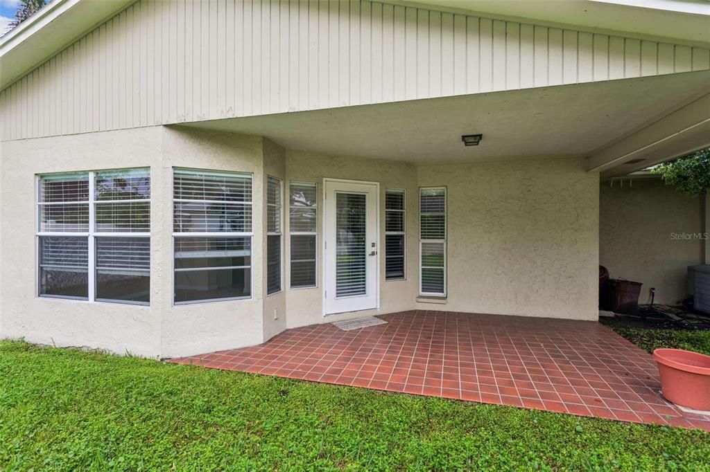 Activo con contrato: $415,000 (3 camas, 2 baños, 1950 Pies cuadrados)