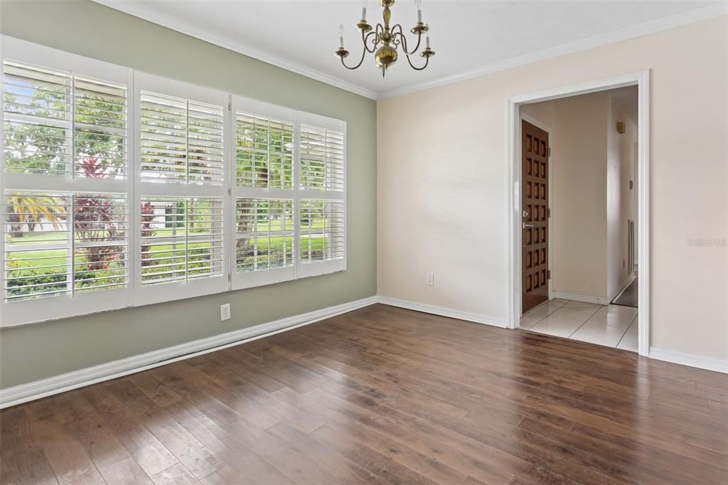 Activo con contrato: $415,000 (3 camas, 2 baños, 1950 Pies cuadrados)