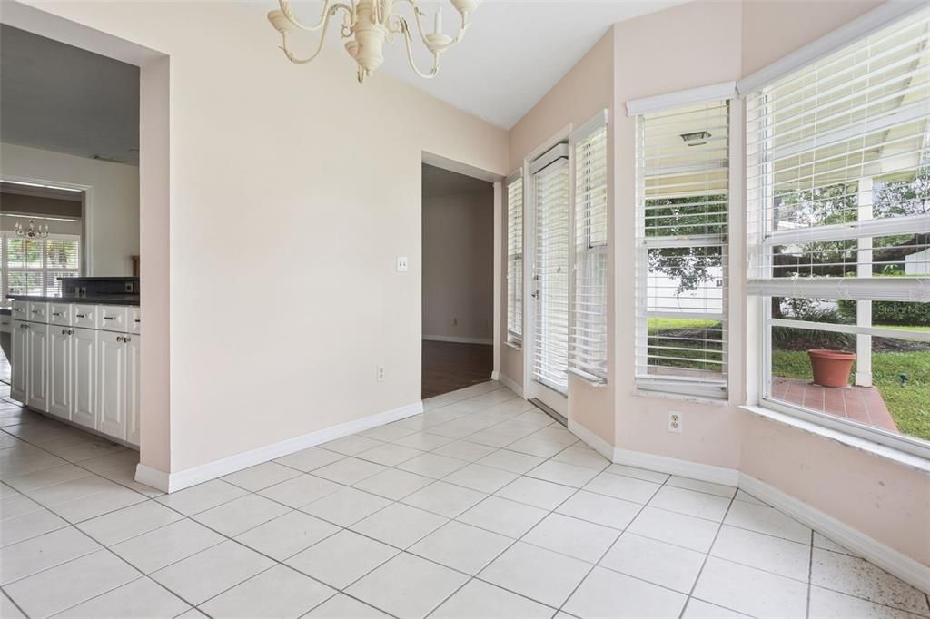 Activo con contrato: $415,000 (3 camas, 2 baños, 1950 Pies cuadrados)