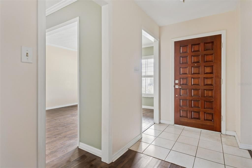 Activo con contrato: $415,000 (3 camas, 2 baños, 1950 Pies cuadrados)