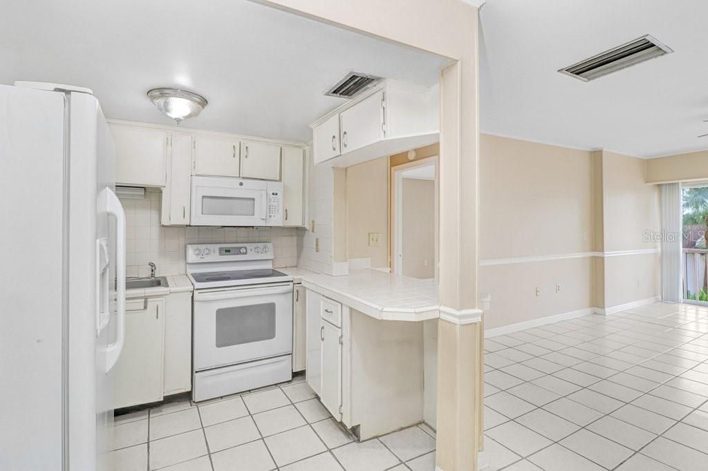Active With Contract: $75,000 (1 beds, 1 baths, 710 Square Feet)