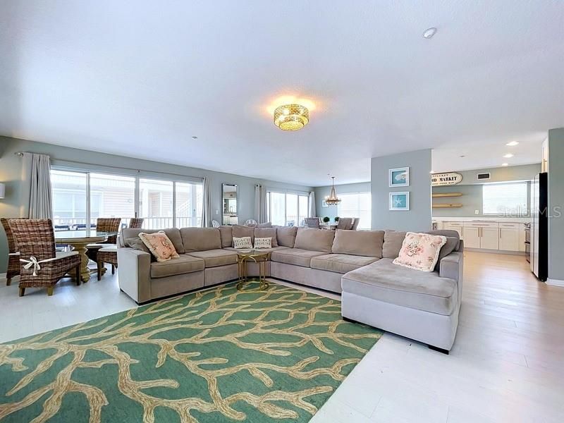 En Venta: $1,346,200 (3 camas, 3 baños, 2195 Pies cuadrados)