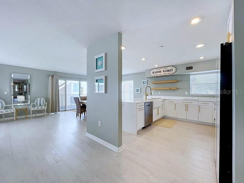 En Venta: $1,346,200 (3 camas, 3 baños, 2195 Pies cuadrados)