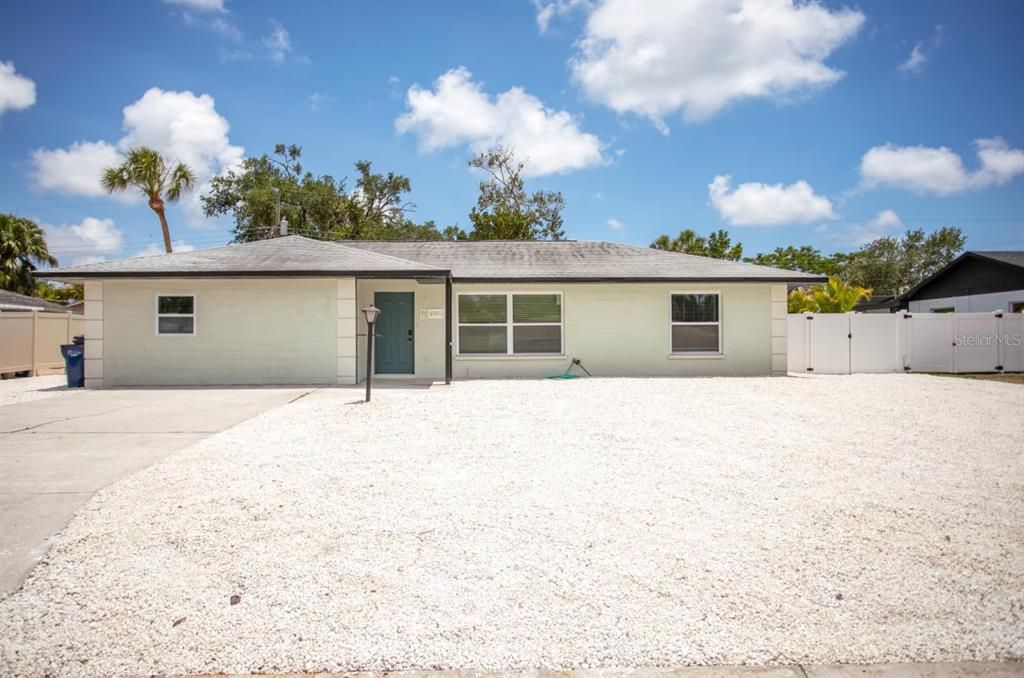 For Sale: $1,075,000 (4 beds, 3 baths, 2250 Square Feet)
