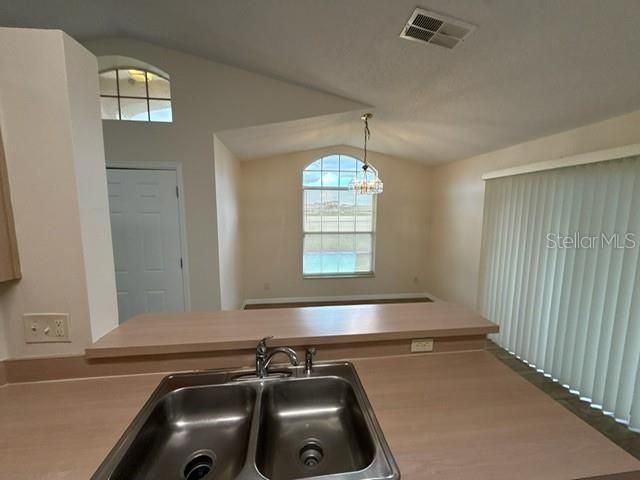 En Renta: $1,799 (3 camas, 2 baños, 1210 Pies cuadrados)