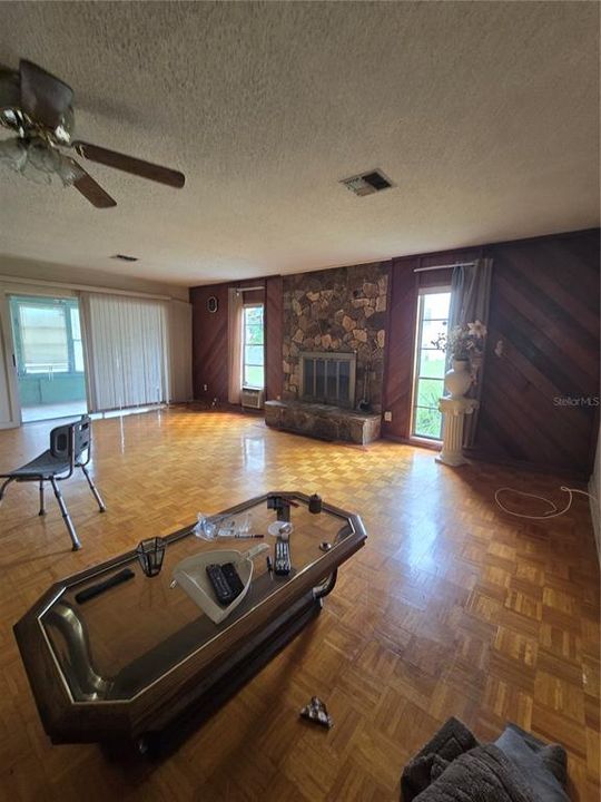For Sale: $130,000 (3 beds, 2 baths, 1678 Square Feet)