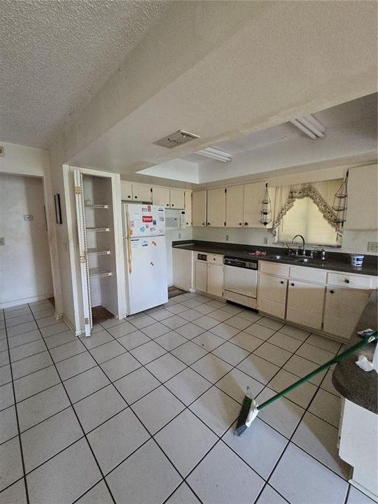For Sale: $130,000 (3 beds, 2 baths, 1678 Square Feet)