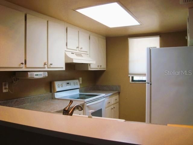 For Rent: $1,400 (1 beds, 1 baths, 860 Square Feet)